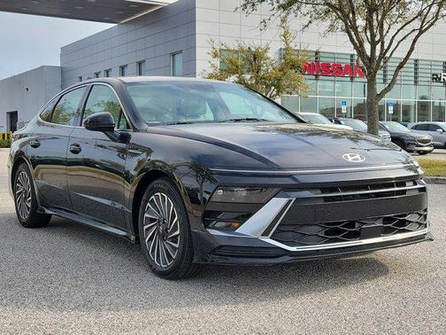 Abyss Black 2025 Hyundai SONATA Hybrid SE