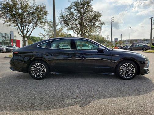 Abyss Black 2025 Hyundai SONATA Hybrid SE