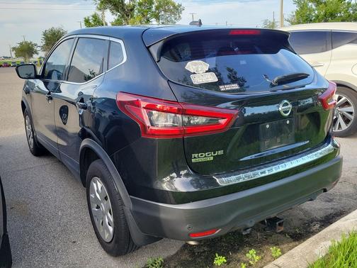 Magnetic Black Pearl 2020 Nissan Rogue Sport S