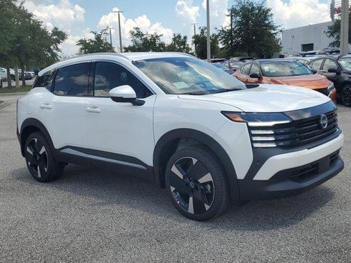 2025 Nissan Kicks SR