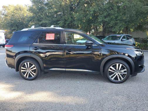 2025 Nissan Pathfinder Platinum 4WD