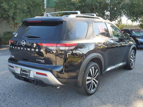 2025 Nissan Pathfinder Platinum 4WD