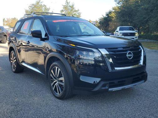 2025 Nissan Pathfinder Platinum 4WD
