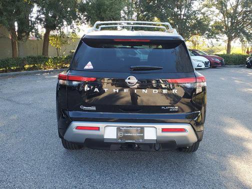 2025 Nissan Pathfinder Platinum 4WD