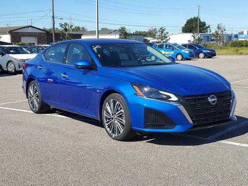 2025 Nissan Altima SL FWD