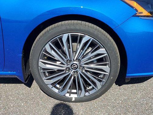 2025 Nissan Altima SL FWD