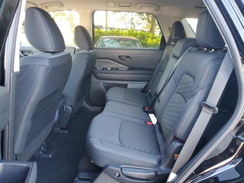 2025 Nissan Pathfinder SV FWD