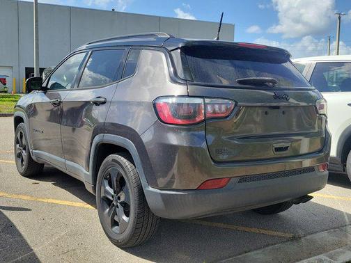 Granite Crystal Metallic Clearcoat 2018 Jeep Compass Latitude