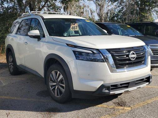 2023 Nissan Pathfinder SL FWD