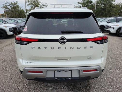 2023 Nissan Pathfinder SL FWD