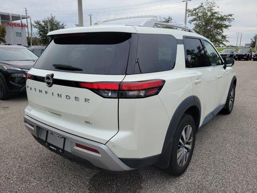 2023 Nissan Pathfinder SL FWD