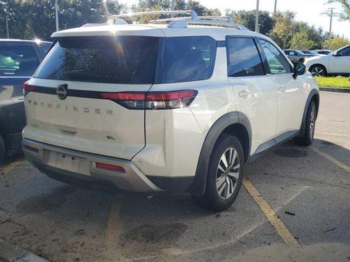2023 Nissan Pathfinder SL FWD