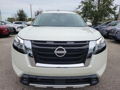 2023 Nissan Pathfinder SL FWD