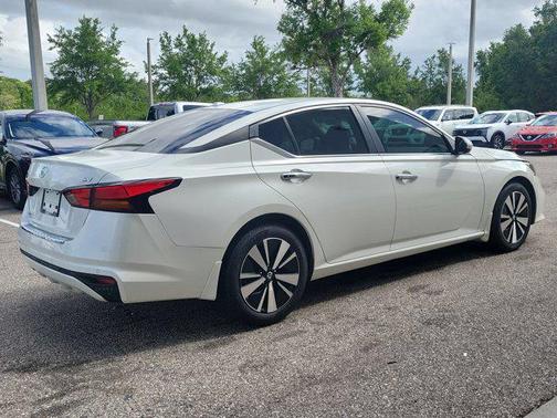 Pearl White Tricoat 2021 Nissan Altima 2.5 SV