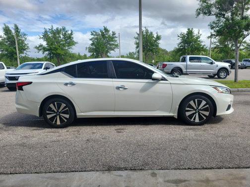 Pearl White Tricoat 2021 Nissan Altima 2.5 SV