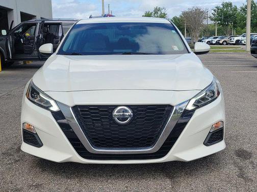 Pearl White Tricoat 2021 Nissan Altima 2.5 SV
