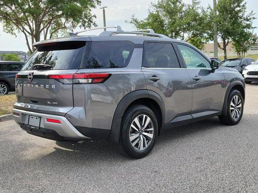Gun Metallic 2024 Nissan Pathfinder SL 4WD