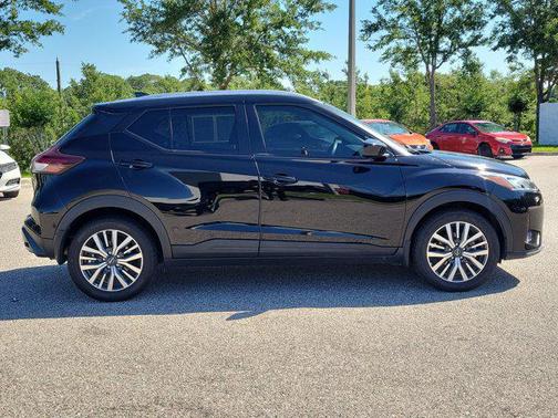 Super Black 2023 Nissan Kicks SV