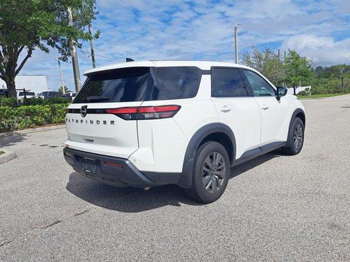 2023 Nissan Pathfinder S FWD