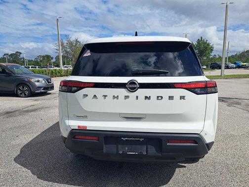 2023 Nissan Pathfinder S FWD