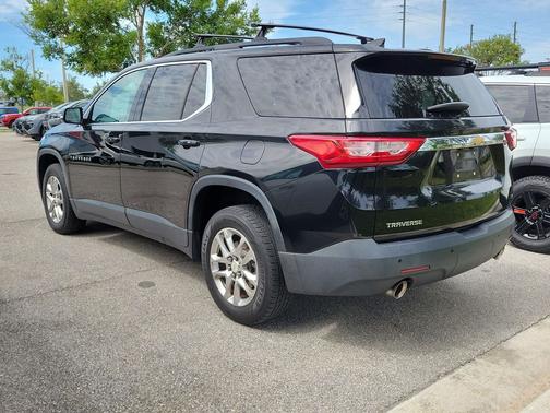 Mosaic Black Metallic 2020 Chevrolet Traverse LT Cloth