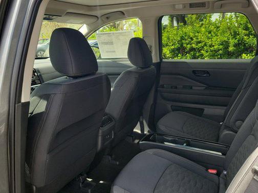 2025 Nissan Pathfinder SV FWD