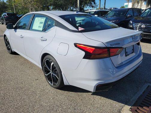 2025 Nissan Altima SR FWD