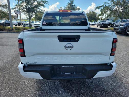2025 Nissan Frontier SV