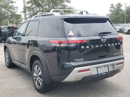 2025 Nissan Pathfinder SL 4WD