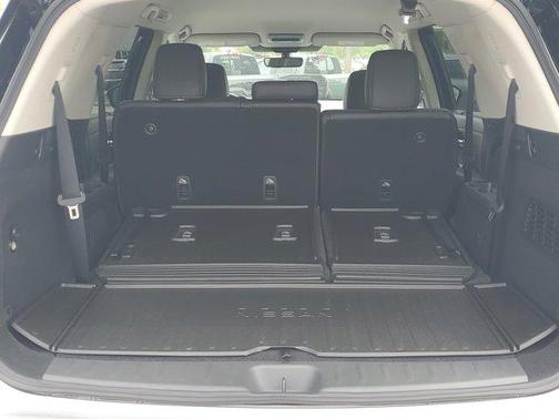2025 Nissan Pathfinder SL 4WD