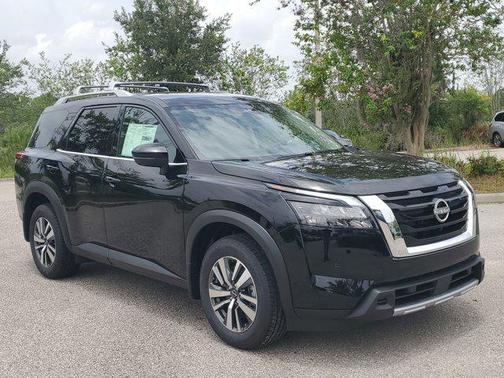 2025 Nissan Pathfinder SL 4WD
