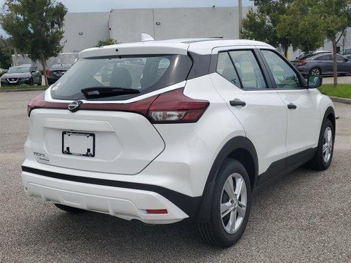 2025 Nissan Kicks S