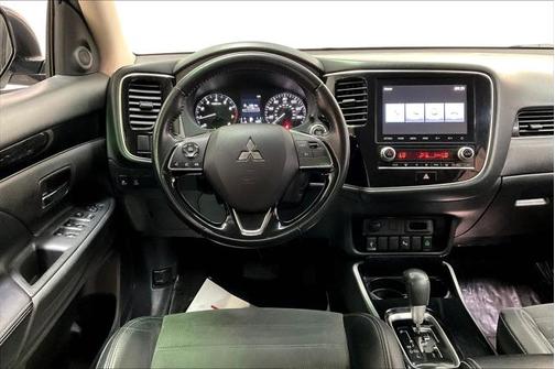 2020 Mitsubishi Outlander SE