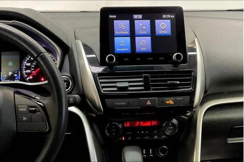 Labrador Black Pearl 2022 Mitsubishi Eclipse Cross SE