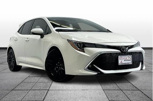 Blizzard Pearl 2019 Toyota Corolla XSE