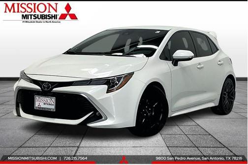 Blizzard Pearl 2019 Toyota Corolla XSE