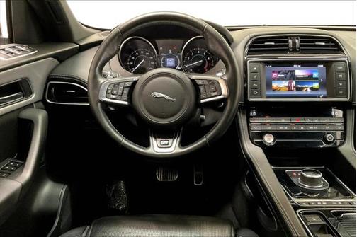 2018 Jaguar F-PACE 25t R-Sport