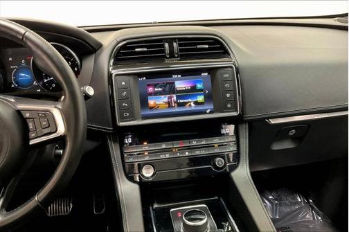 2018 Jaguar F-PACE 25t R-Sport
