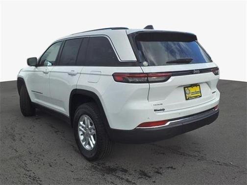 2023 Jeep Grand Cherokee Laredo 4x4
