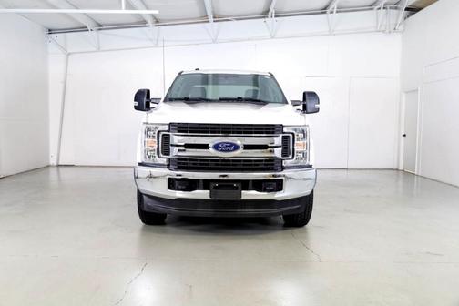 Photo 2 of 44 of 2019 Ford F-250 XLT