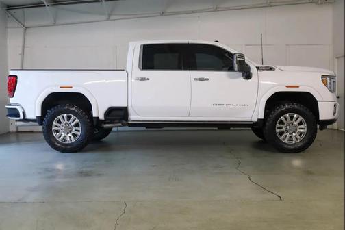White 2022 GMC Sierra 2500 Denali