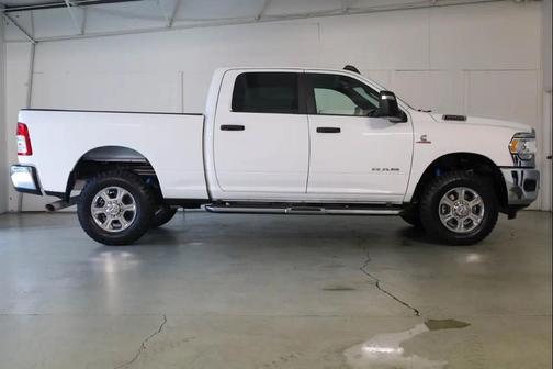 White 2024 RAM 2500 Big Horn 4x4 Crew Cab 6'4'' Box