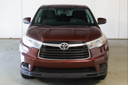 Red 2015 Toyota Highlander LE