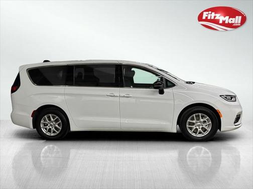 2024 Chrysler Pacifica Touring