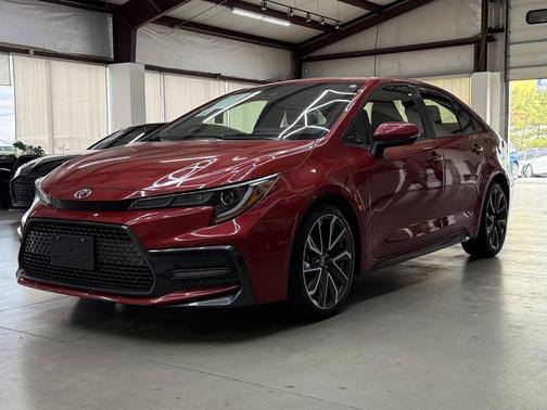 Barcelona Red Metallic 2021 Toyota Corolla SE