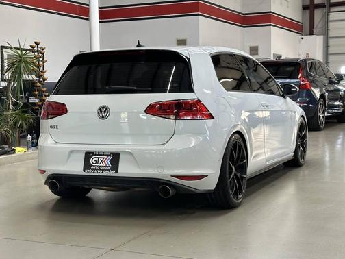 2015 Volkswagen Golf GTI 2.0T SE 2-Door