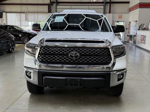 Super White 2019 Toyota Tundra SR