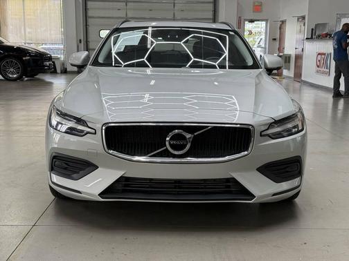 2020 Volvo V60 T5 Momentum