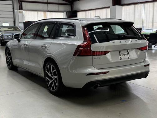 2020 Volvo V60 T5 Momentum
