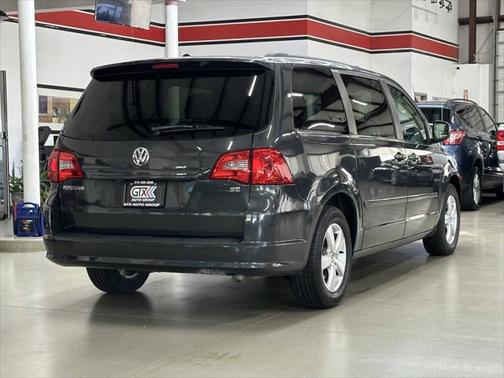 2011 Volkswagen Routan SE